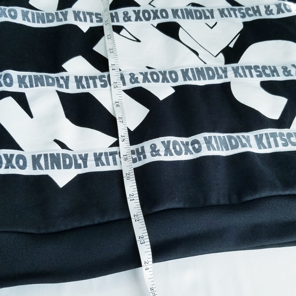 Stylenanda KKXX Korean Fashion Brand Black and White Graphic Sweatshirt - Picture 14 of 14